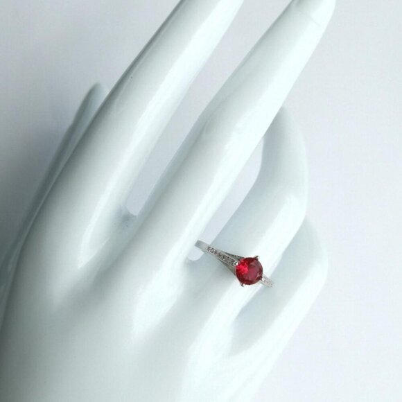 Ruby solitaire ring in Sterling Silver and White Sapphire size 6 🆕 - Picture 2 of 7